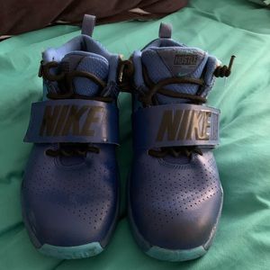 Nike Boys size 3 basketball shoes